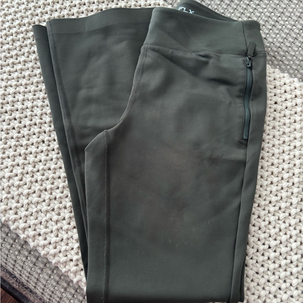 💚 EUC FLX Flare Leggings